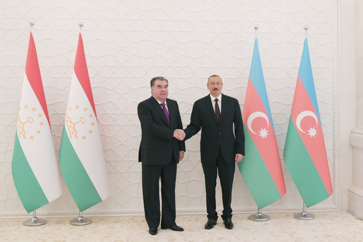 İlham Əliyev Emoməli Rəhmonu təbrik etdi