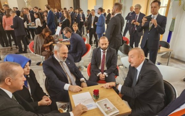 Əliyev-Ərdoğan-Paşinyan görüşündəki kitab diqqət çəkdi - FOTO