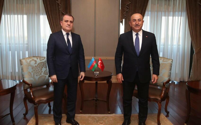 Azərbaycan və Türkiyə XİN başçıları telefonla danışdı