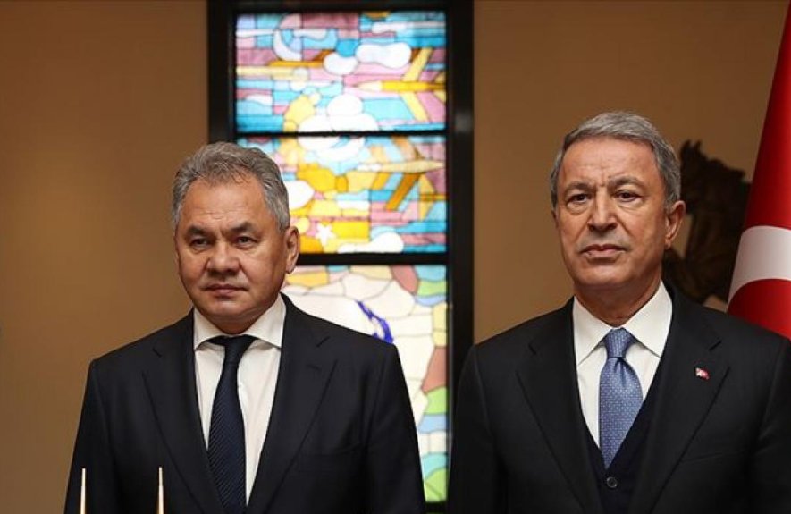 Hulusi Akar Şoyqu ilə Ukraynanı müzakirə etdi