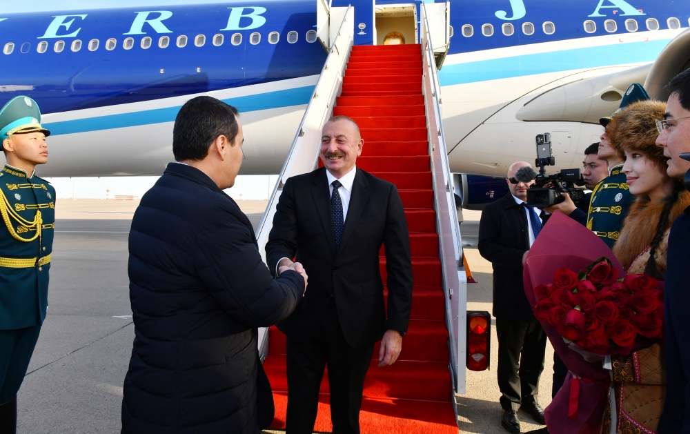 Prezident Qazaxıstana GETDİ - FOTO