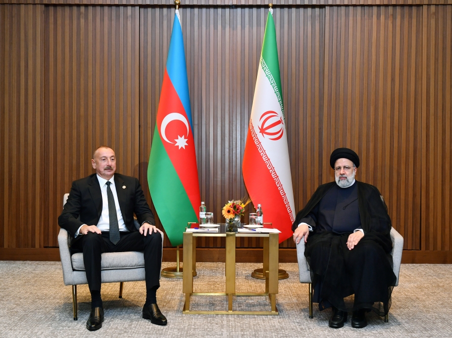İlham Əliyev Astanada İran Prezidenti ilə görüşdü - FOTOLAR