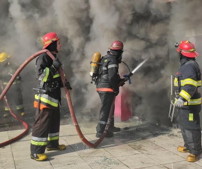 FHN-dən Bakıda bir-birinə bitişik obyektlərdə baş verən yanğınla bağlı AÇIQLAMA