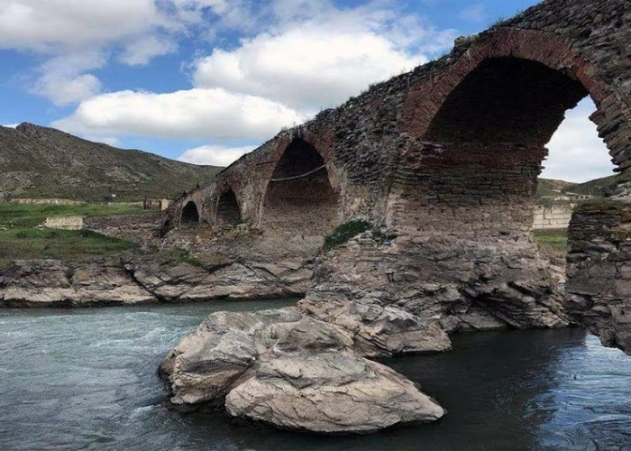 Xudafərin körpüsünün işğaldan azad edilməsindən 2 il ötür