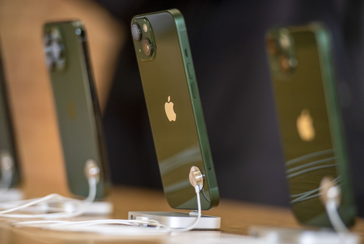 İphone istifadəçilərinin NƏZƏRİNƏ!: “Apple”dan enerji naqili ilə bağlı YENİ QƏRAR