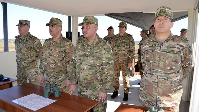 Türkiyəli general XTQ-nin təlimini izlədi - FOTO
