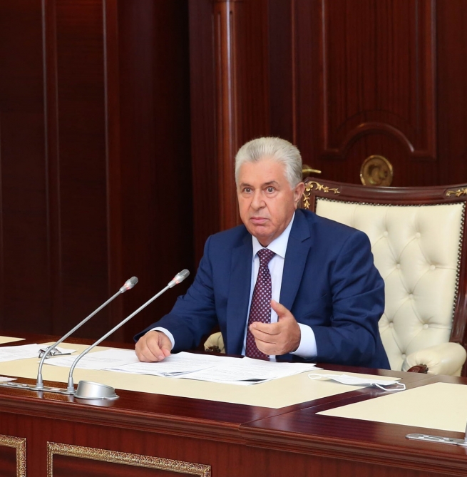 Deputat Milli Məclisdə: “Kişilər evdə danışa bilmirlər, qoy burada danışsınlar