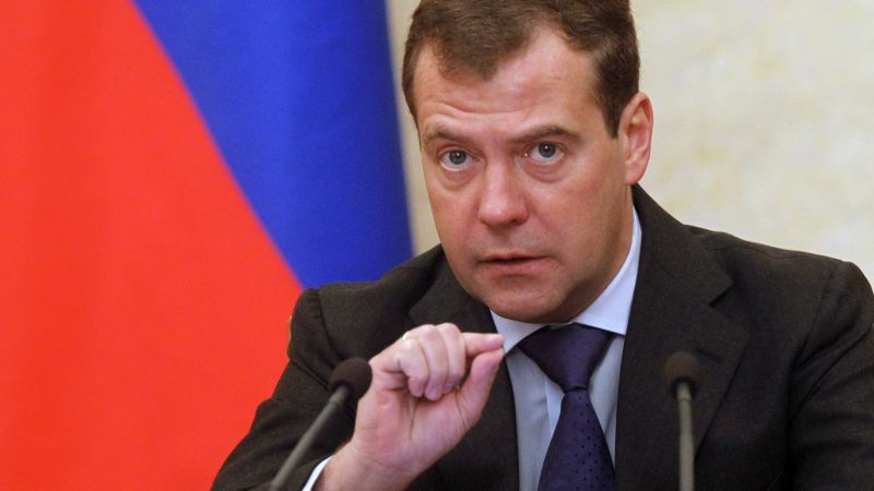 Medvedev onları “itxanadan hürən sürü” ADLANDIRDI