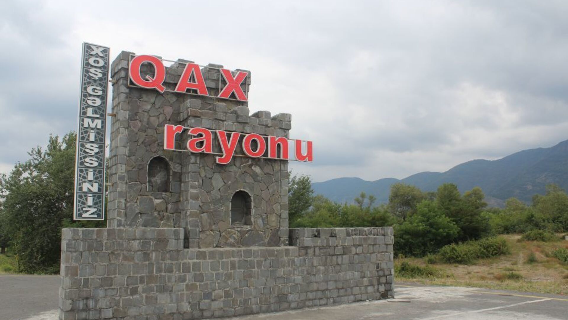 Qaxda qardaşı tərəfindən öldürüldüyü deyilən 17 yaşlı Albinanın FOTOLARI
