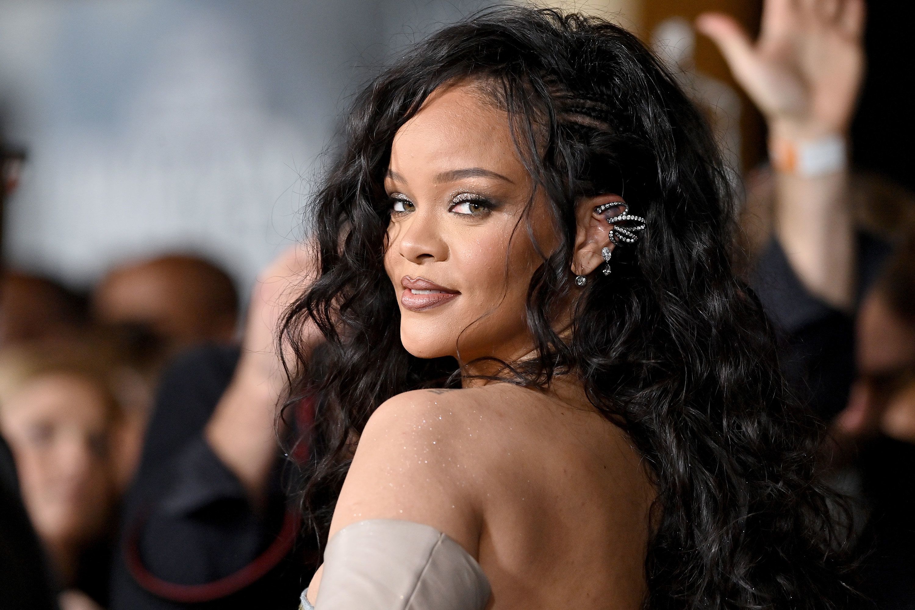 Rihanna övladından DANIŞDI: \