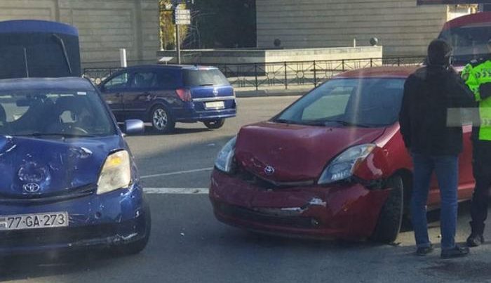 Bakıda “Prius”lar toqquşdu - FOTO