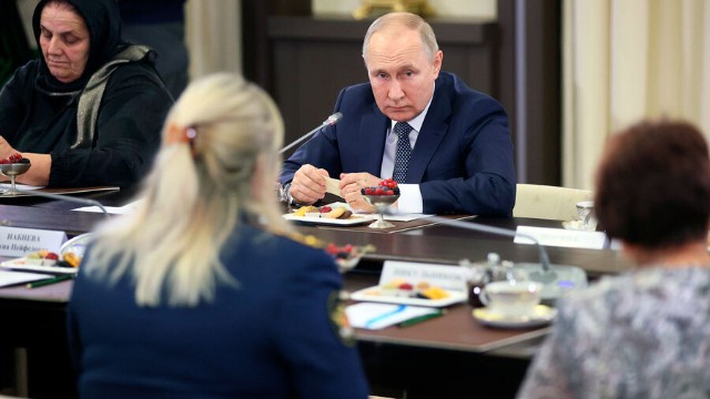 Çeçenistan sakini Putini qucaqlamaqdan imtina etdi