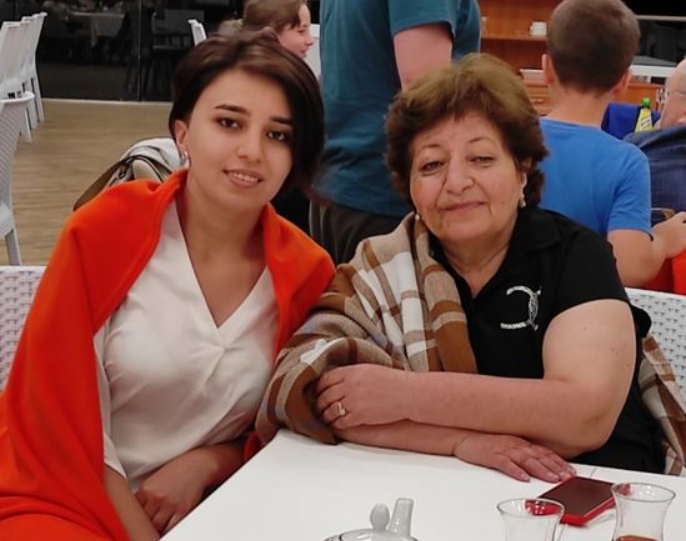 Jurnalist Nərmin Əkbərli anasının xilası üçün kömək gözləyir - FOTO