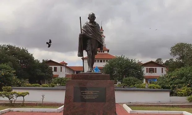 Bəziləri onu irqçi və seksist çıxışlarına görə pislədi - Qandi haqqında bilmədiklərimiz