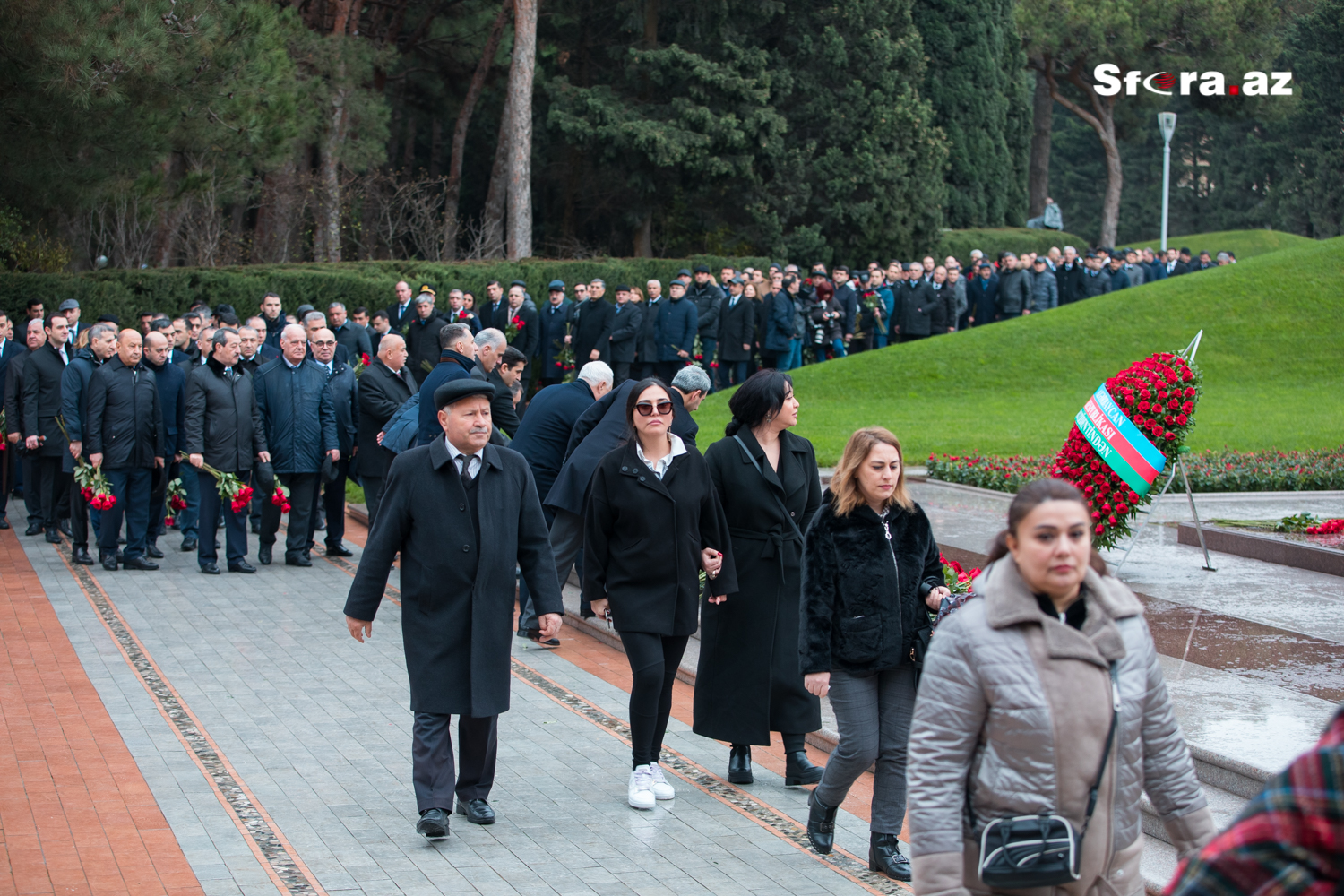 Xalqımız Heydər Əliyevin xatirəsini yad edir - FOTOREPORTAJ + YENİLƏNDİ