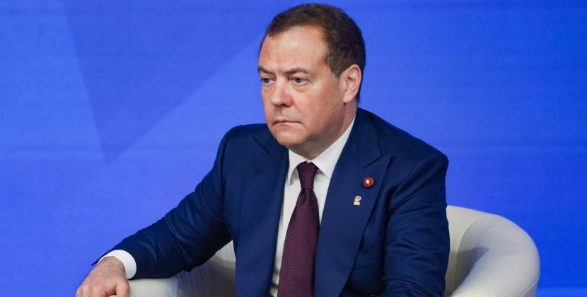 Medvedev Twitter-də jurnalisti blokladı - SƏBƏB