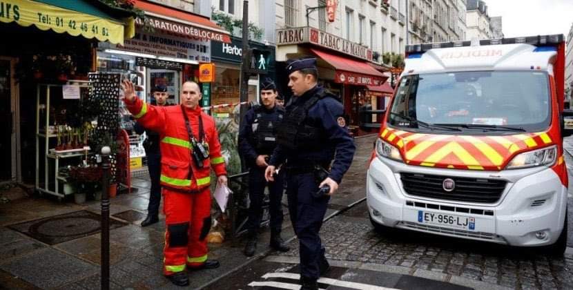 Parisin mərkəzində atışma oldu - Ölənlər var/FOTO