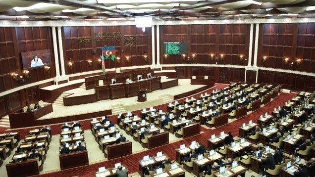 Milli Məclisin iclası başladı
