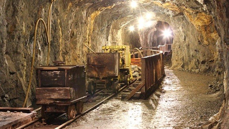 Azərbaycanda faydalı qazıntı yataqları hərraca çıxarılır
