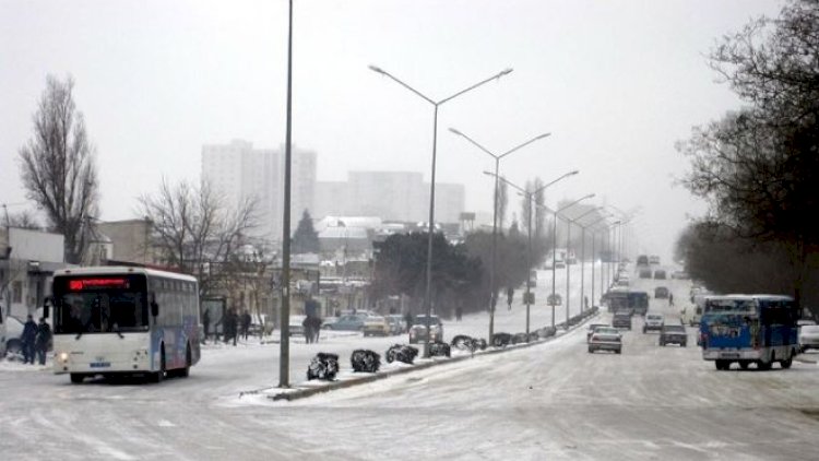 TƏCİLİ: Bakıya qar yağır - Yollar buz bağlayacaq