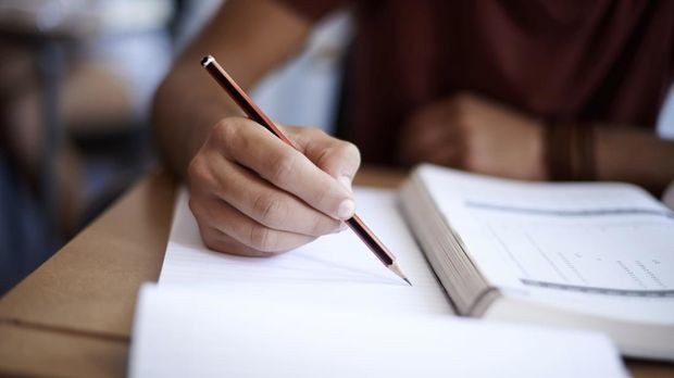 Dövlət qulluğuna qəbul üçün test imtahanı keçirildi
