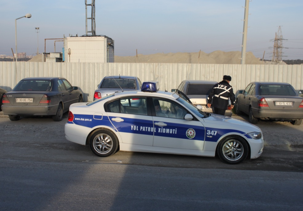 Azərbaycanda yol polisi piyadanı vurdu