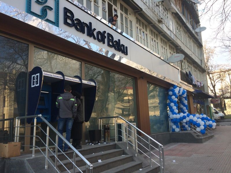 Yasamalda banka basqın edən şəxs belə zərərsizləşdirildi - ANBAAN GÖRÜNTÜLƏR