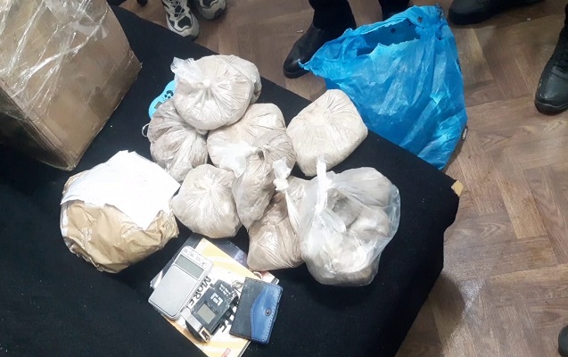 Gözəllik salonunda əməliyyat: narkotik və saxta pullar götürüldü - FOTOLAR