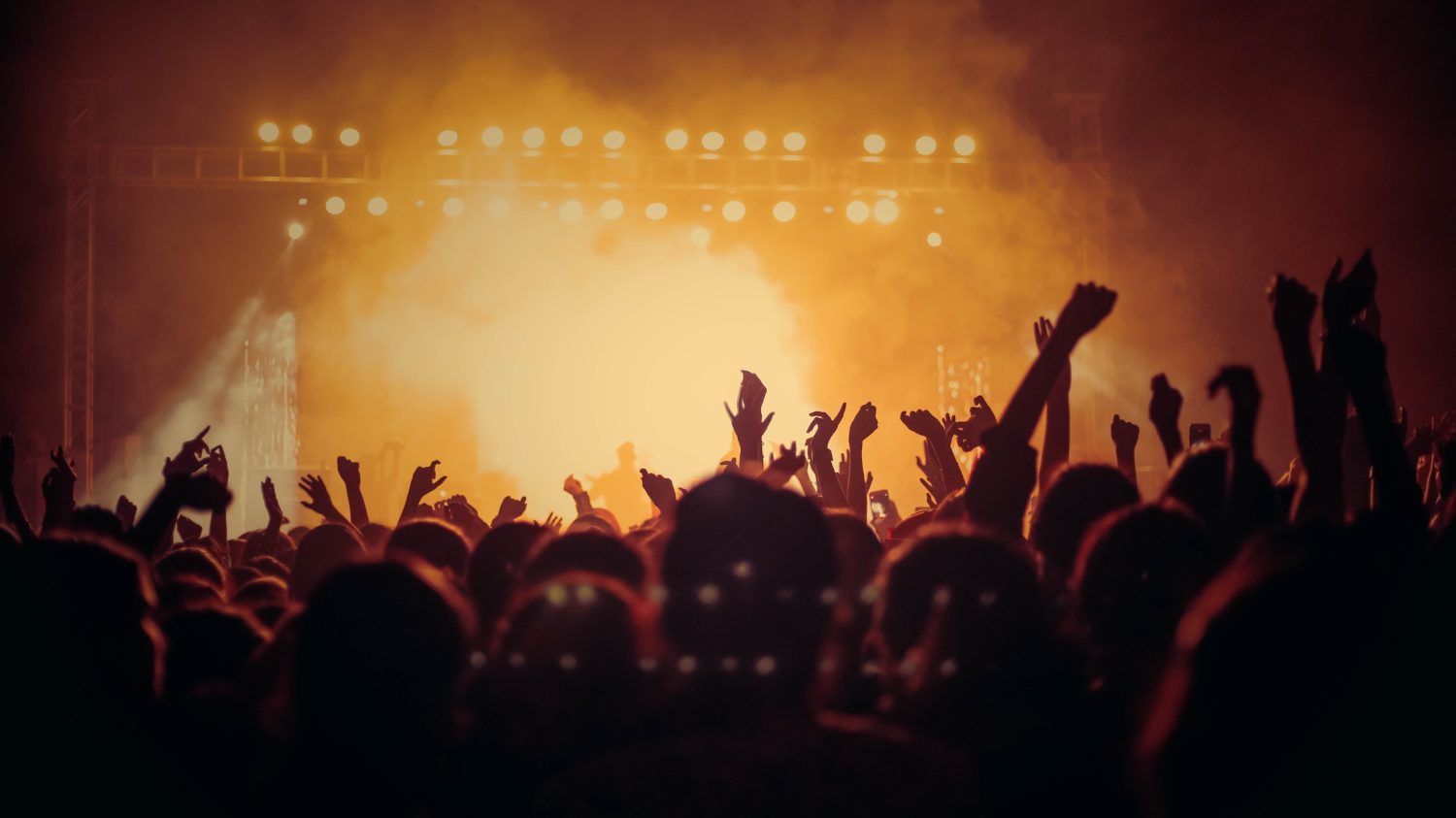 Azərbaycanlı məşhurlar zəlzələyə görə konsertlərini təxirə saldılar
