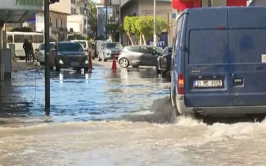 Türkiyədə dənizin səviyyəsi qalxdı, küçələri su basdı