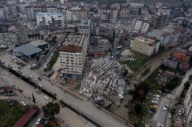 Xilasedicilərimiz dağıntılar altından 36 saatdan sonra yaşlı kişini sağ çıxardı