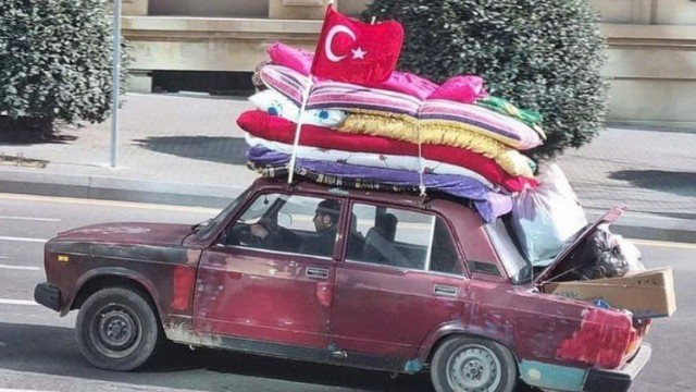 Azərbaycandan Türkiyəyə yardım aparan köhnə maşının sahibi GÖRÜN KİMDİR - VİDEO