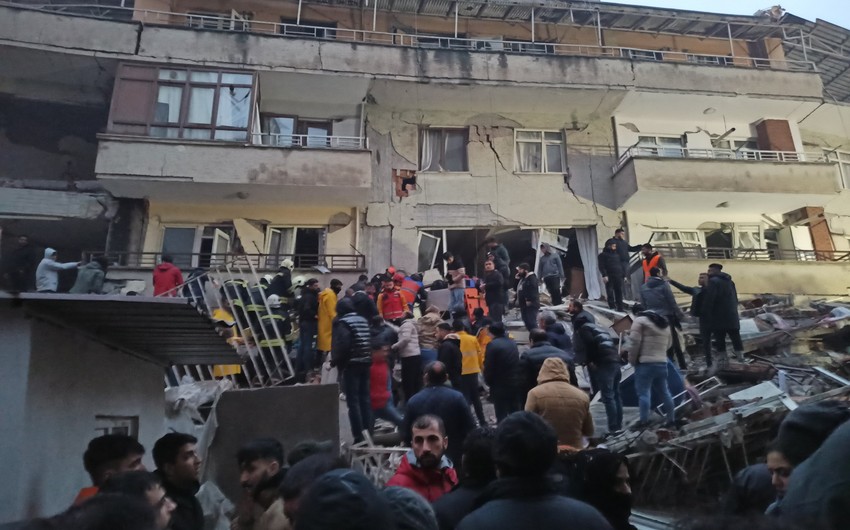 Dağıntılar altından sağ çıxarılan tələbələr Azərbaycana QAYITDI: Başlarına gələn dəhşətləri danışdılar - FOTO + VİDEO