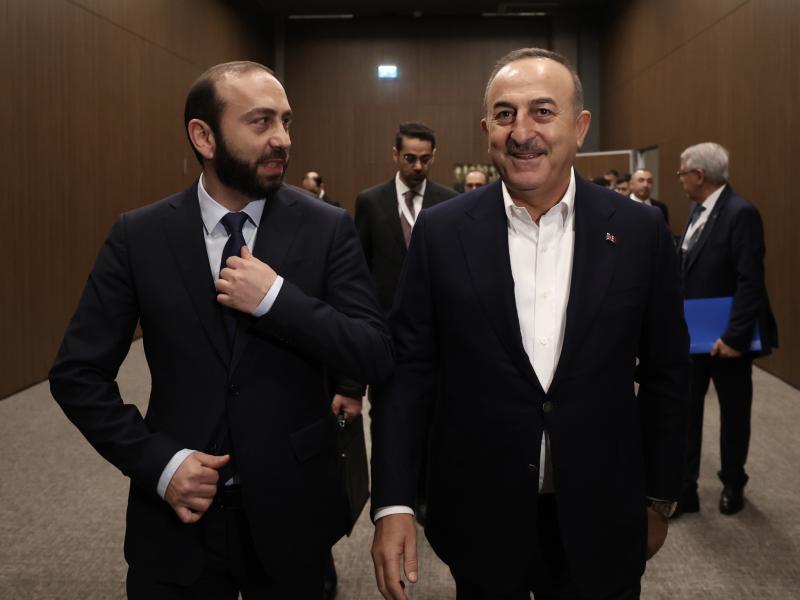 Çavuşoğlu Ankarada erməni həmkarı ilə nədən danışdıqlarını açıqladı