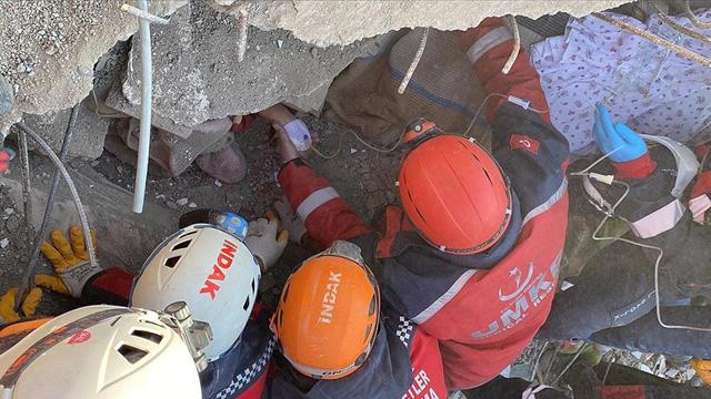 Hatayda qadın və iki uşaq zəlzələdən 228 saat sonra xilas edildi