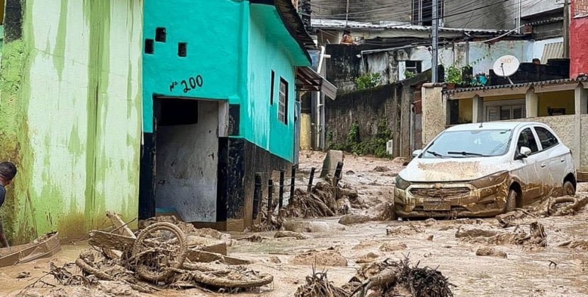 Daşqınlar və torpaq sürüşmələri 36 nəfərin həyatına son qoydu - FOTO