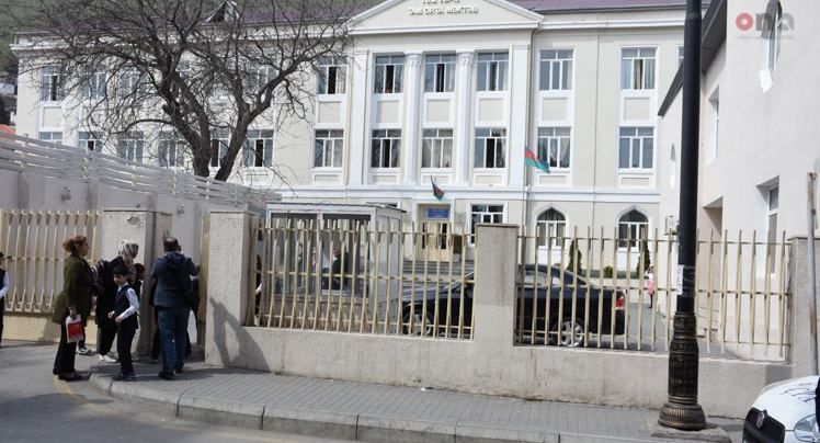 Bakıda səs yazısı yayılan lisey direktoruna şiddətli töhmət verildi