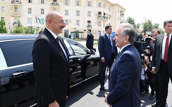 Əliyev Qarabağla bağlı Mirziyayevə təşəkkür etdi