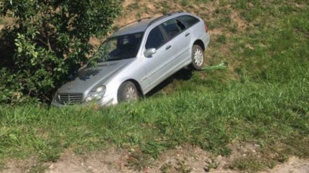 Şəmkirdə “Mercedes” aşdı: Xəsarət alanlar var