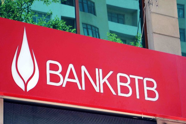 Müştərilərin banka qoyduğu 316 min manat və 32 min dollar depozit OĞURLANDI