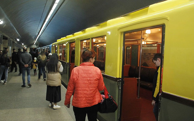 Bakı metrosunda retro vaqonlar nümayiş etdirilir