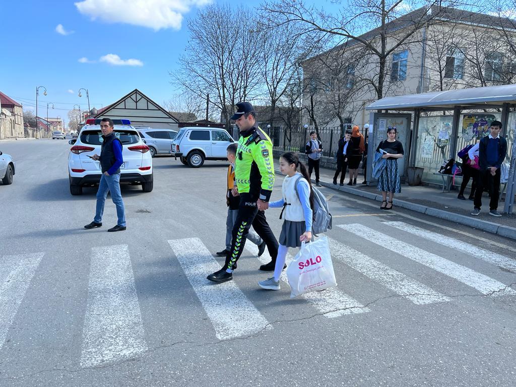 Qubada polis şagirdlər üçün maarifləndirici tədbir keçirildi - FOTOLAR