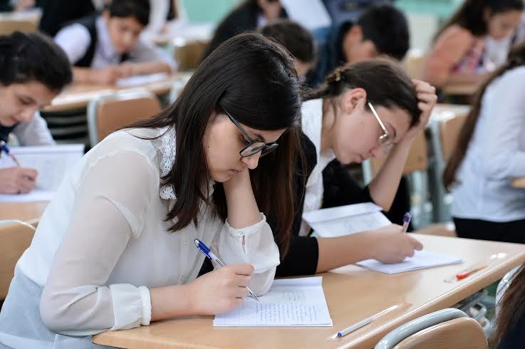 Bu gün 28 minə yaxın abituriyent imtahan verdi