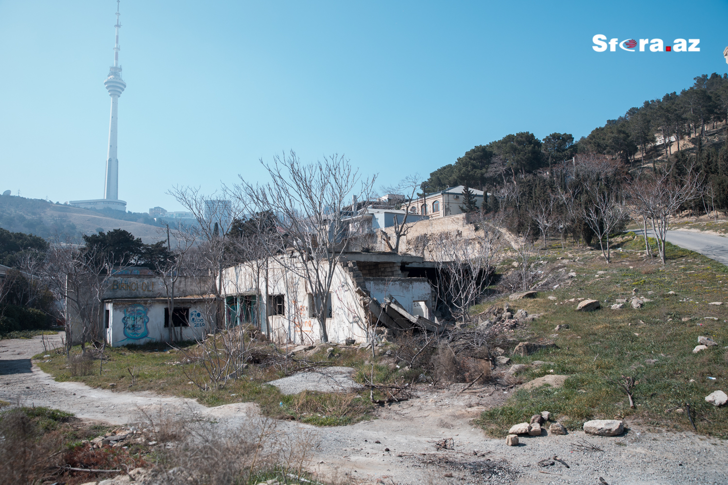 Tarixi mühafizə etmiş xarabalığın rəngli divarları - FOTOREPORTAJ