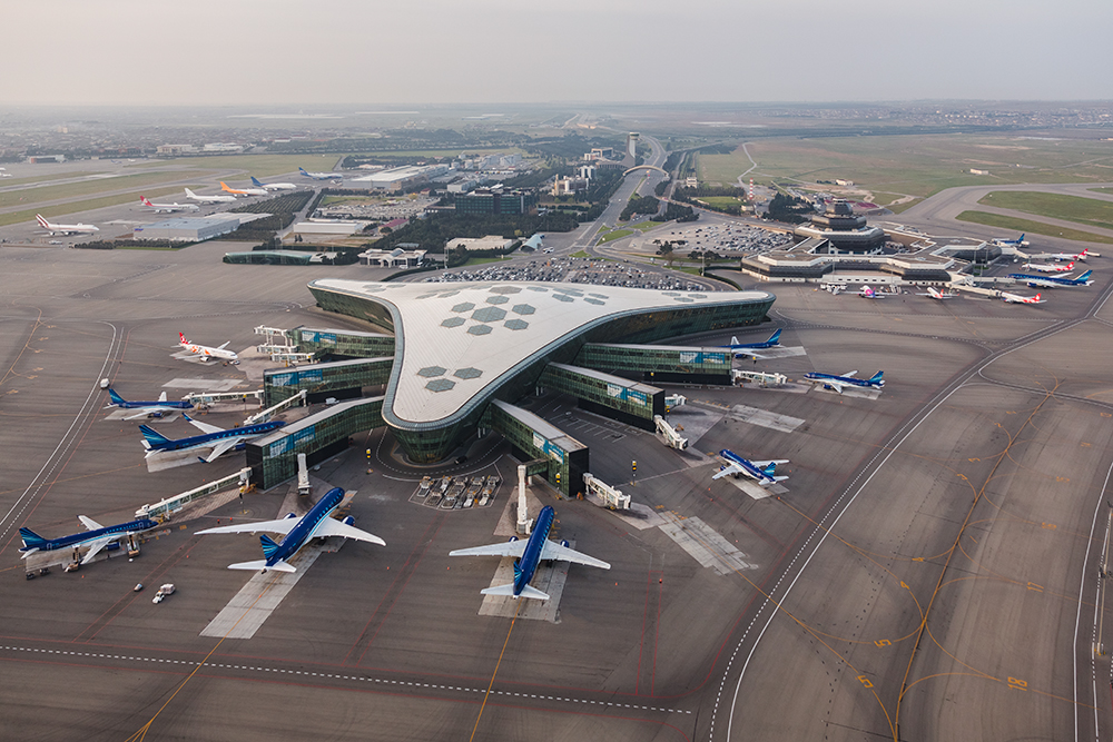 Kazino rəhbəri Bakı aeroportunda 49 min dollarla saxlanıldı - FOTO