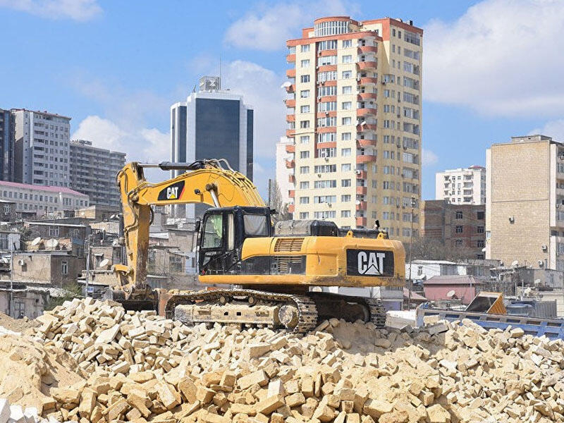 Bakının bu ünvanında söküntü - 170 ailəyə pul kartlara oturdulacaq