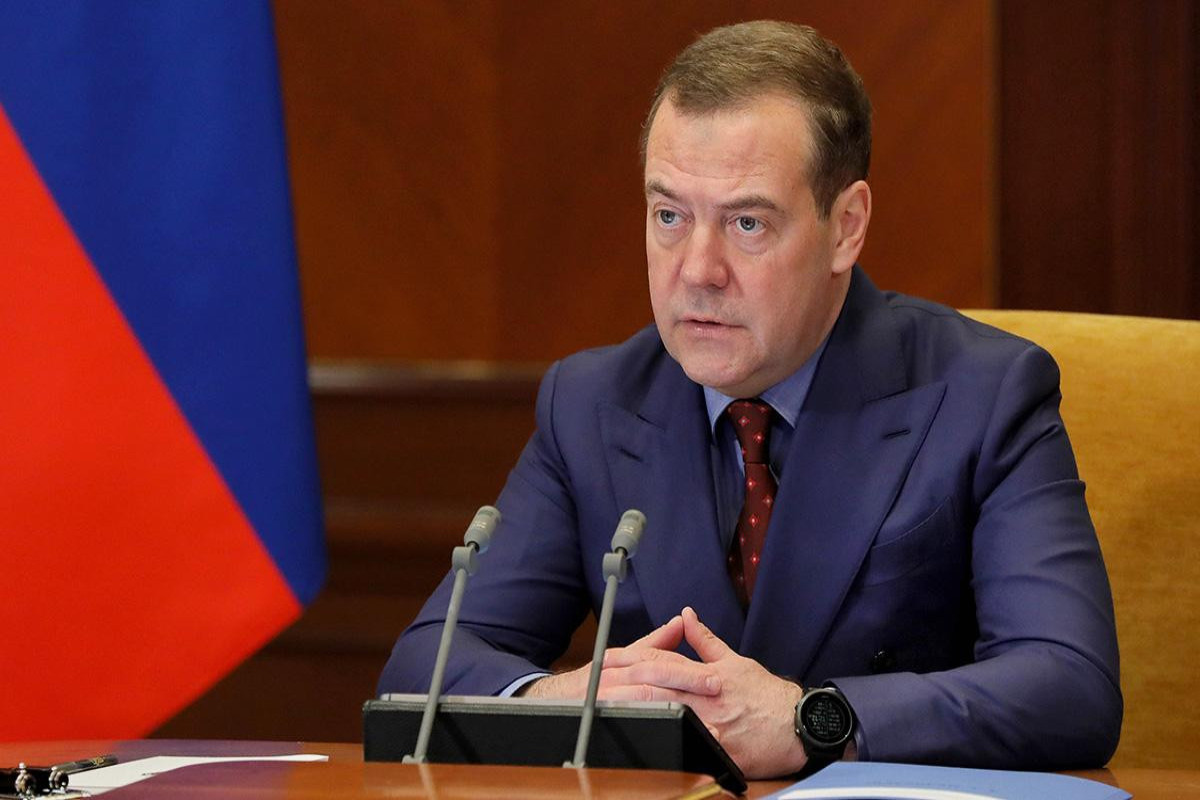 Medvedev bu ölkəni HƏDƏLƏDİ: “Silahları görəndə nə deyəcəklər?”