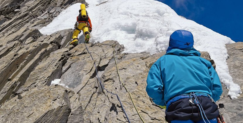 Himalaydan eniş zamanı Everestin fəthçisi öldü - FOTO