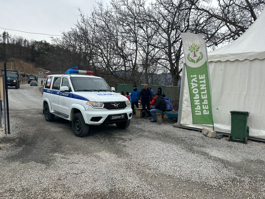 Sülhməramlıların maşınları aksiya yerindən keçdi