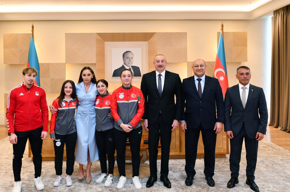 İlham Əliyev türkiyəli idmançıları Qarabağa dəvət etdi